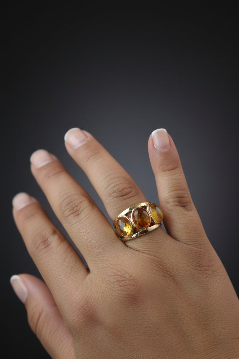Anillo de Tres Piedras de Ámbar / Three-Stone Amber Ring