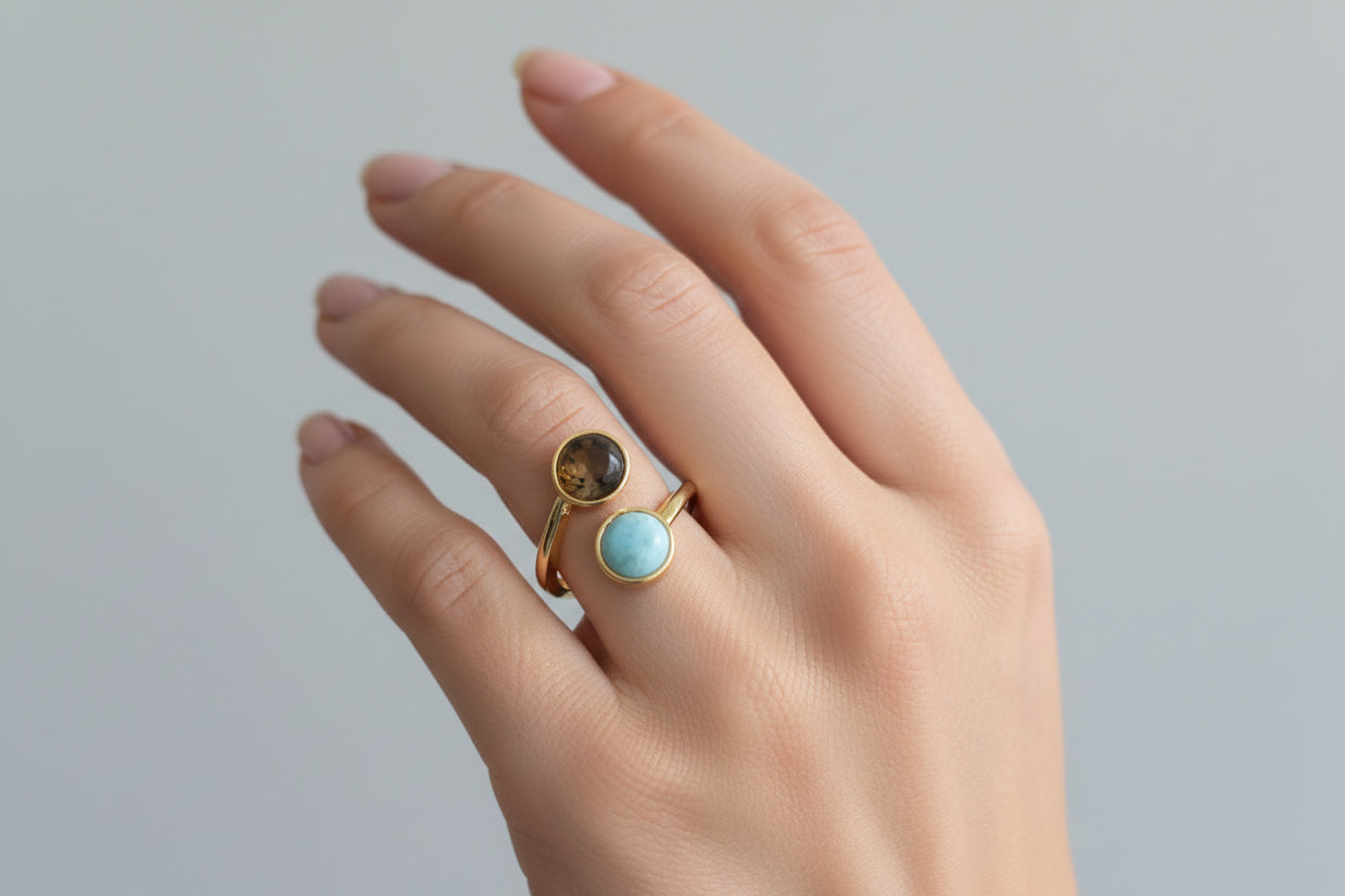 Anillo Cruzado de Ámbar y Larimar – Ajustable | Crossover Amber & Larimar Ring – Adjustable