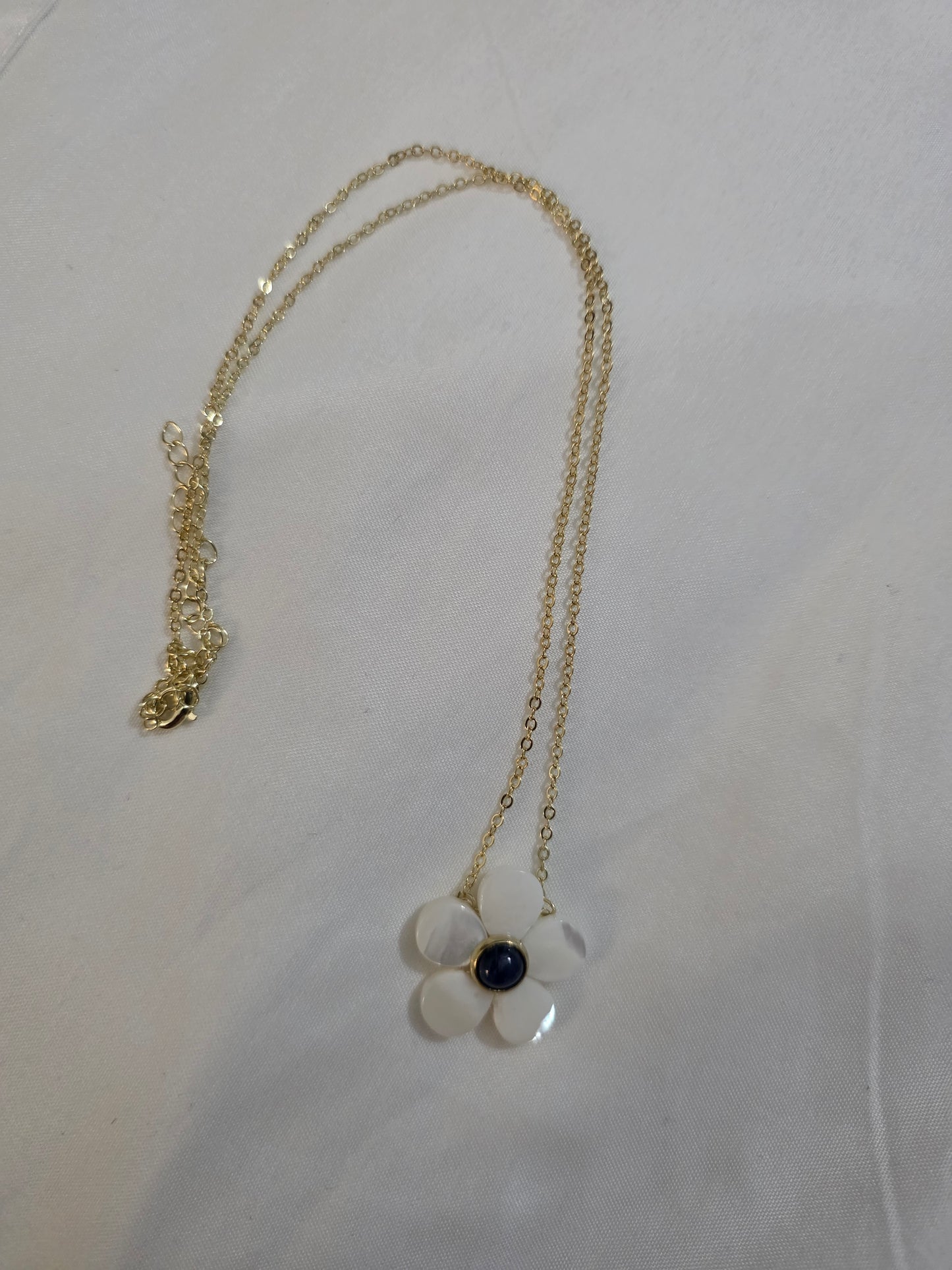 Flor de Nácar | Natural Stone Earrings & Matching Chain