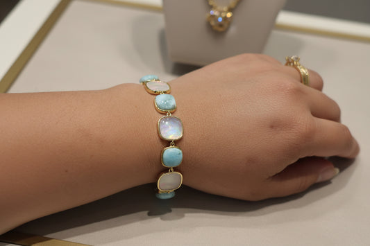 Square Larimar & Mother-of-Pearl Bracelet | Pulsera Chapada en Oro