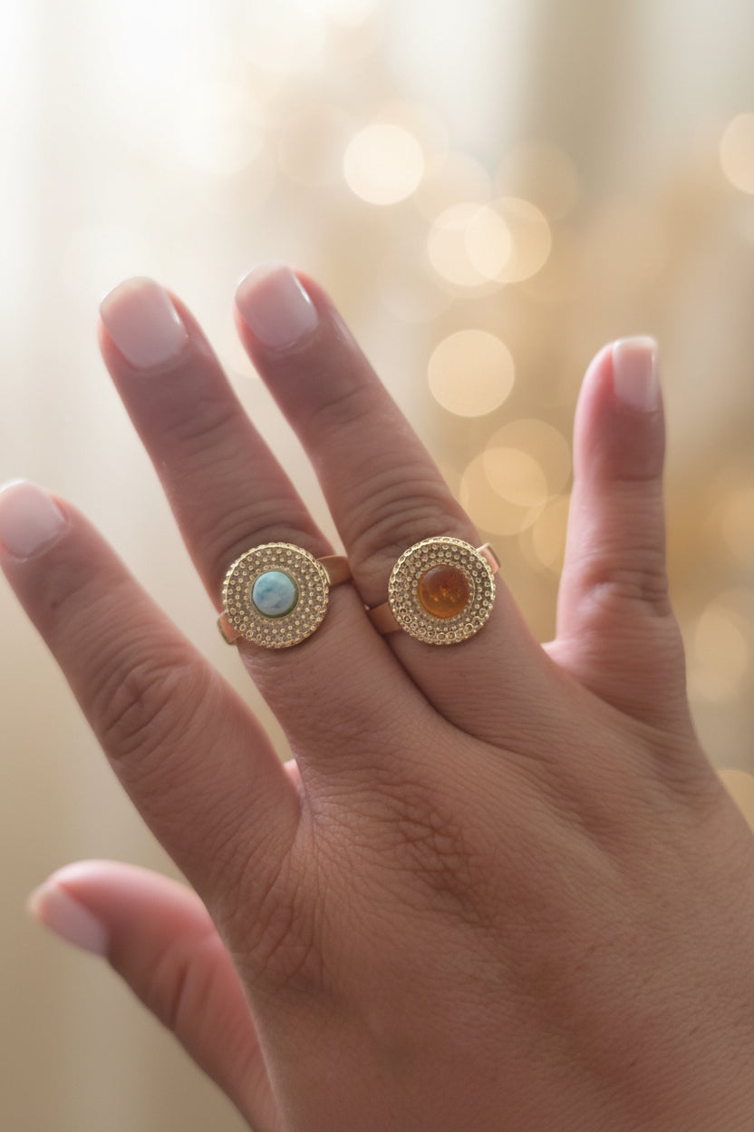 Anillo Artesanal de Ámbar y Larimar Dominicano Laminado en Oro 14k | Talla #8